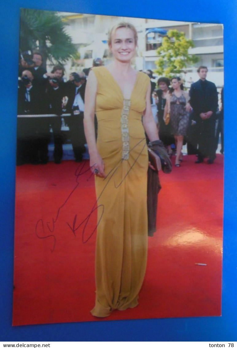 AUTOGRAPHE DE SANDRINE BONNAIRE SUR PHOTO - Schauspieler Und Komiker