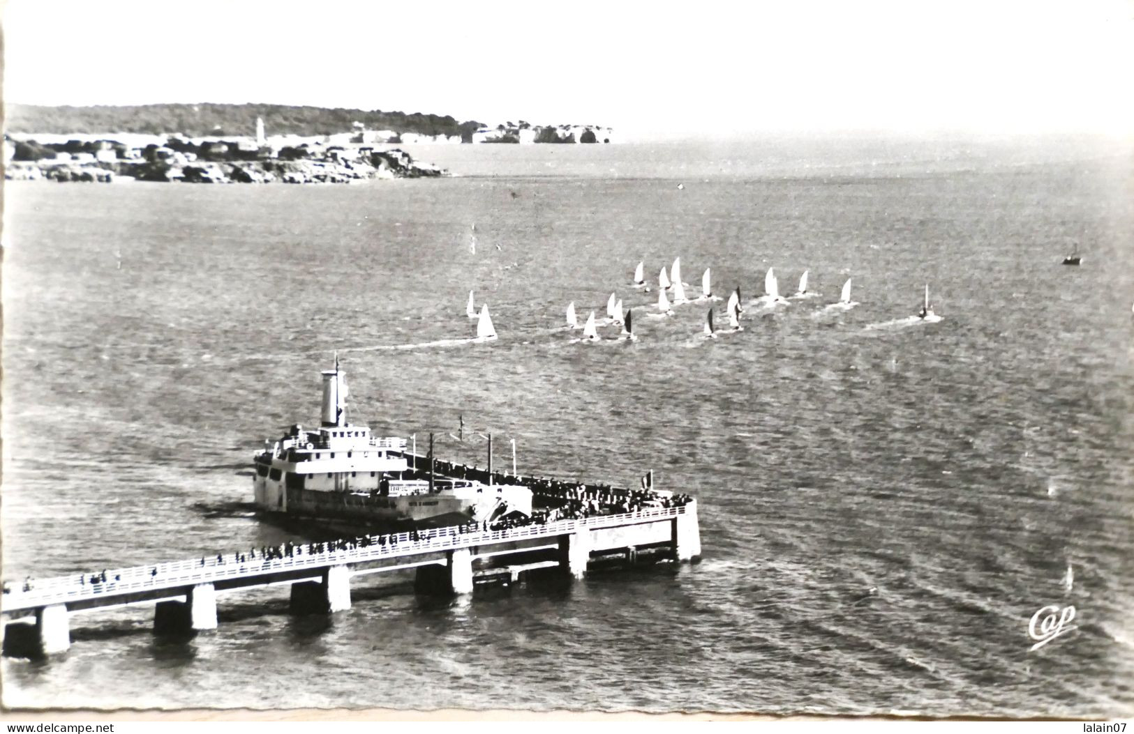 Carte Postale : 17 : ROYAN : La Jetée Et La Pointe De Vallières - Royan