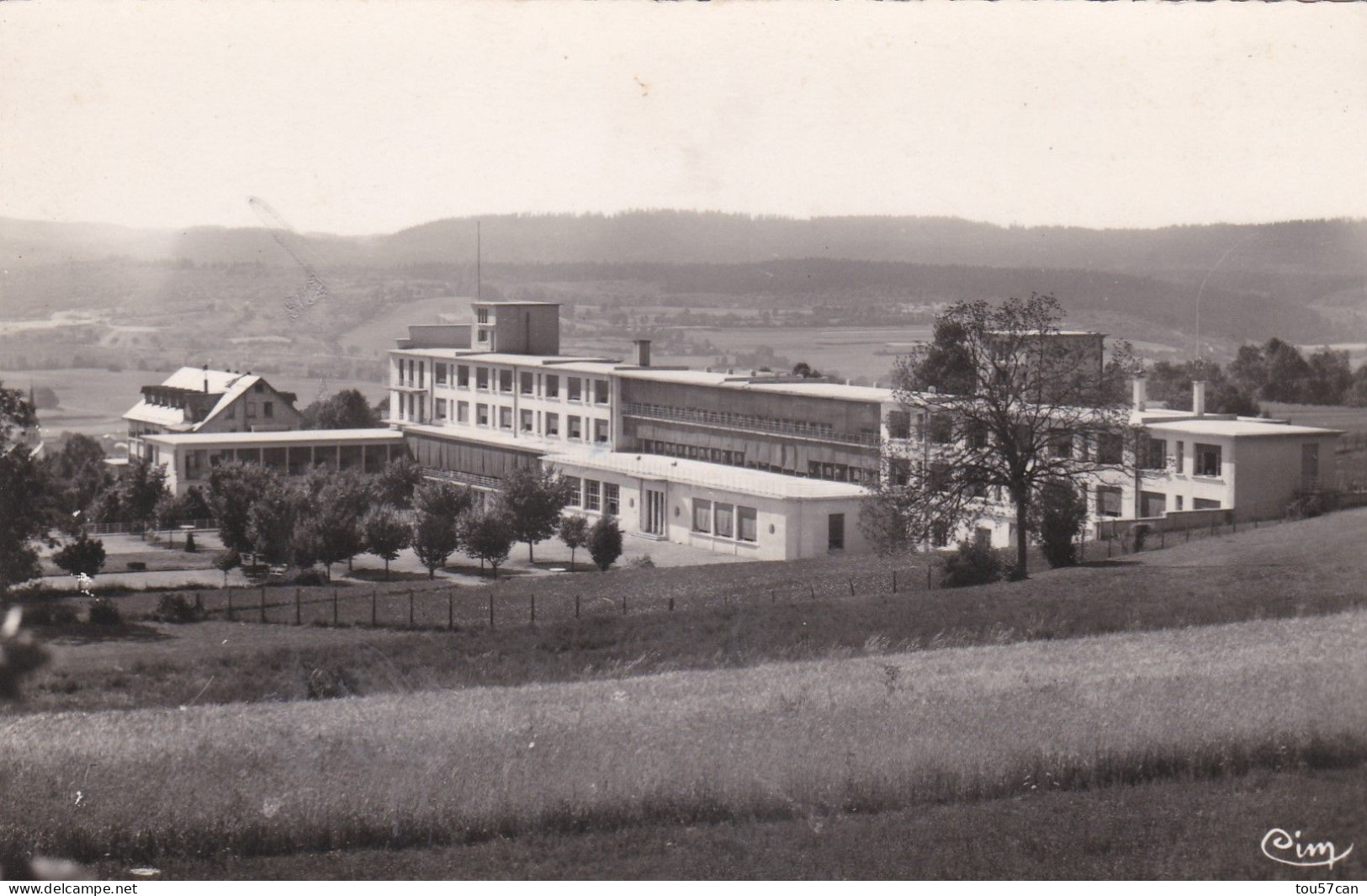 HAUTEVILLE-LOMPES  -  AIN   -  (01)  -  PEU  COURANTE  CPSM  -  LE  SANATORIUM  DEPARTEMENTAL. - Hauteville-Lompnes