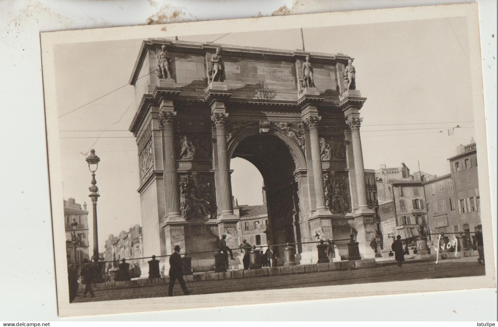 Marseille 13  Belle Carte Non Circulée Glacée La Porte D'Aix Tres Animée - Zonder Classificatie