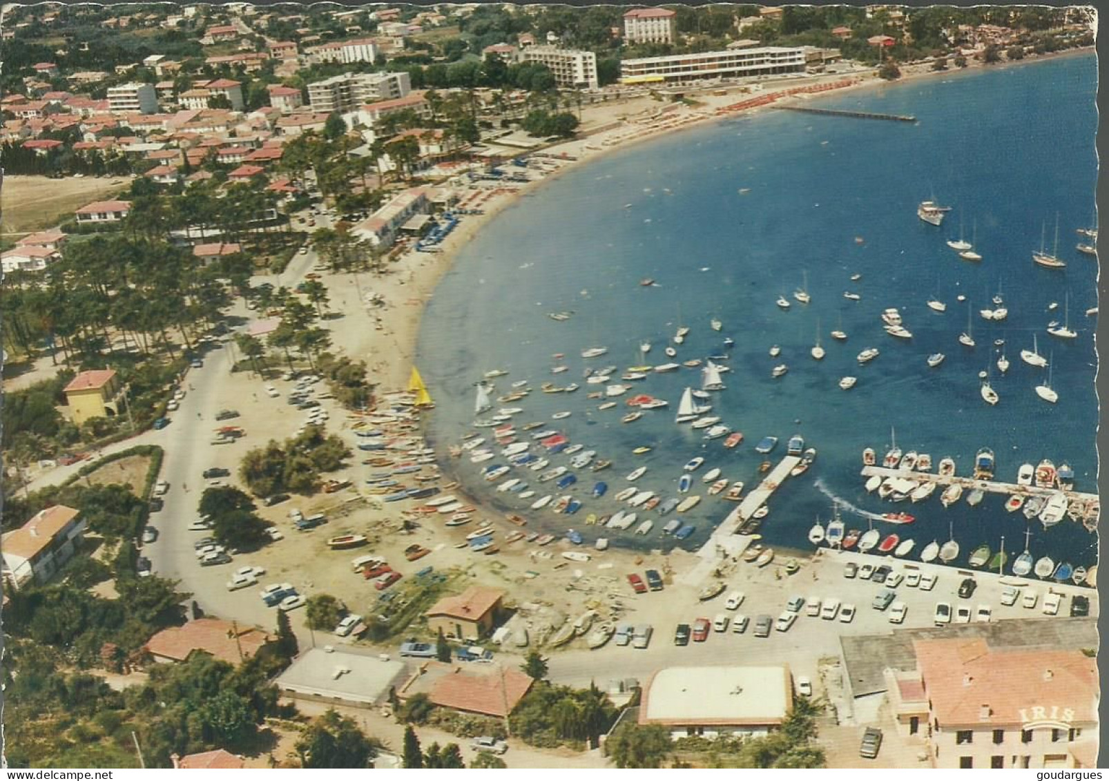 Cavalaire-sur-Mer - Un Coin Du Port, De La Plage Et Les Hôtels - Pilote Opérateur R. Henrard - (P) - Comps-sur-Artuby