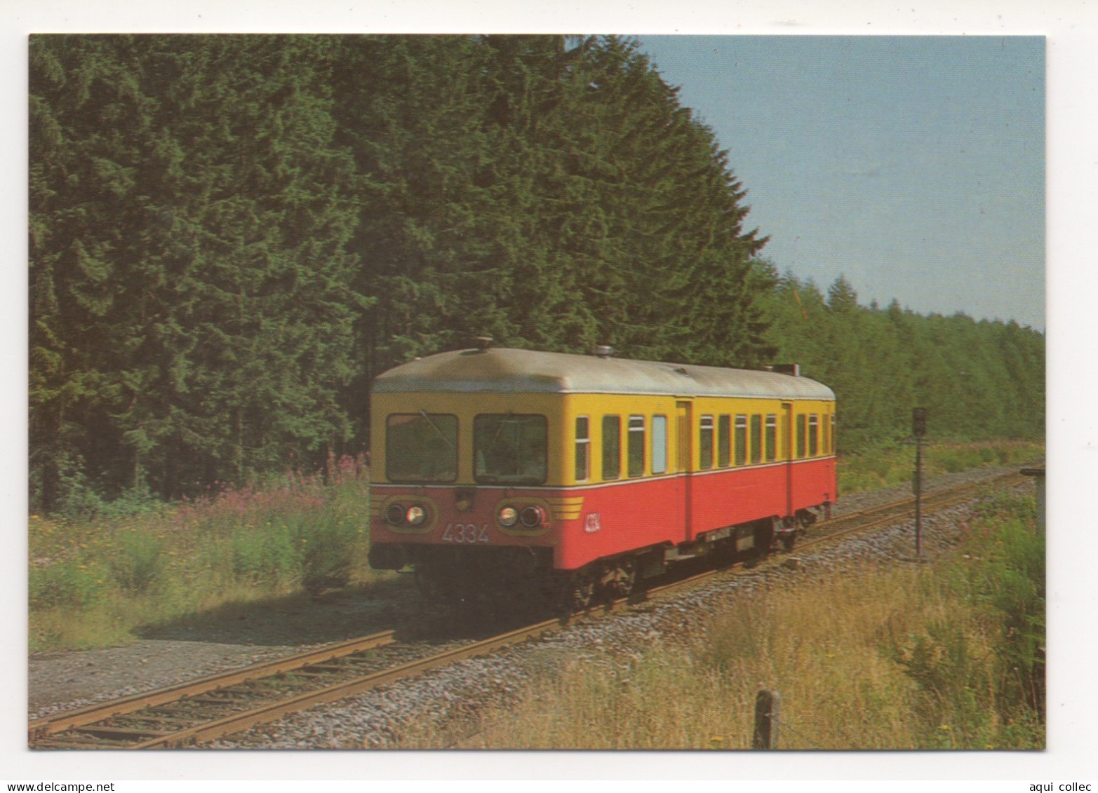 L'AUTORAIL 4334 DE LA SNCB SUR UNE RELATION GOUVY-BASTOGNE PRÈS DE BOURCY . AOÛT 1983 - Eisenbahnen