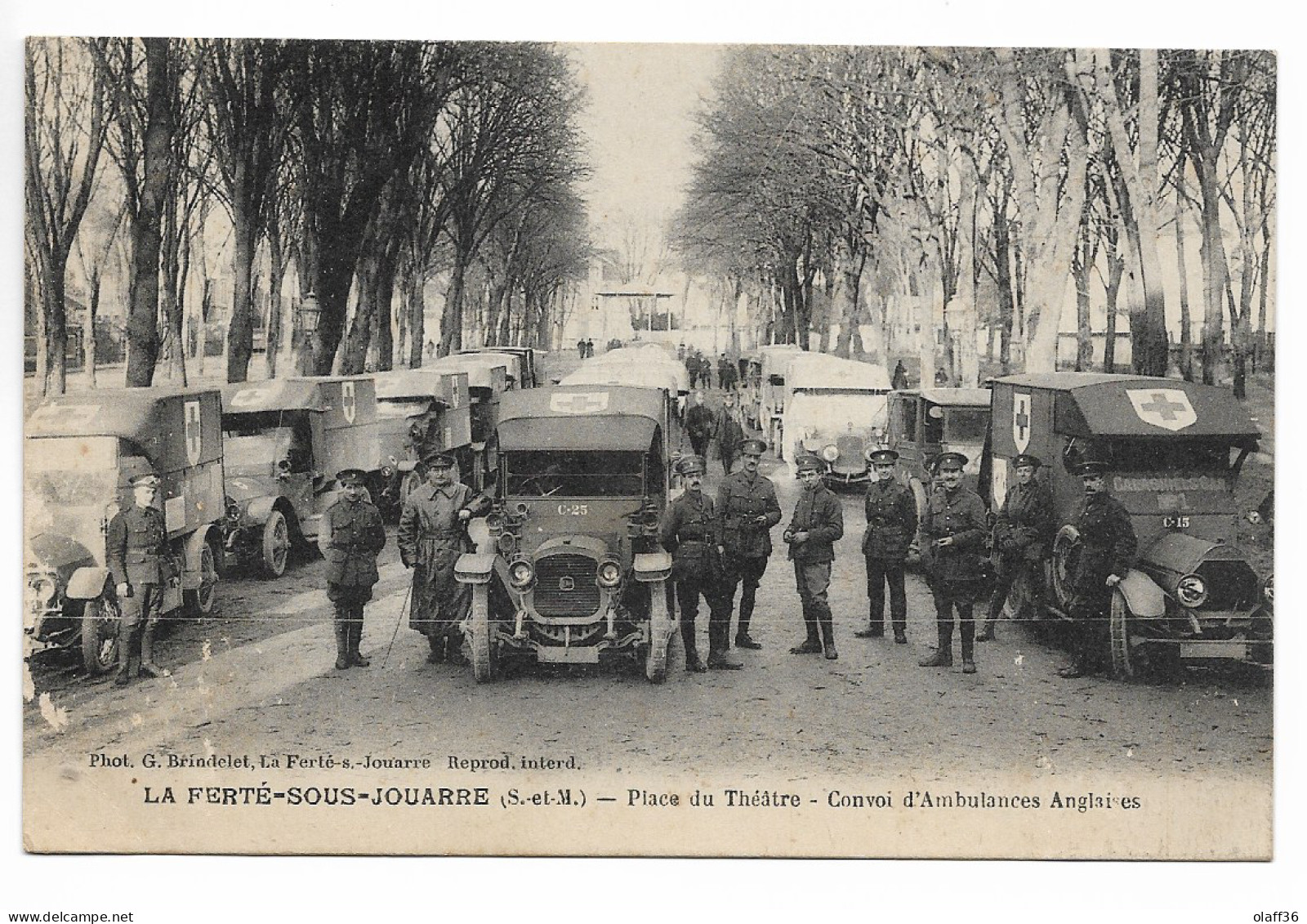 CPA 77 SEINE ET MARNE  LA FERTE- SOUS - JOUARRE  Place Du Théâtre Convoi D'Ambulances Anglaises - La Ferte Sous Jouarre