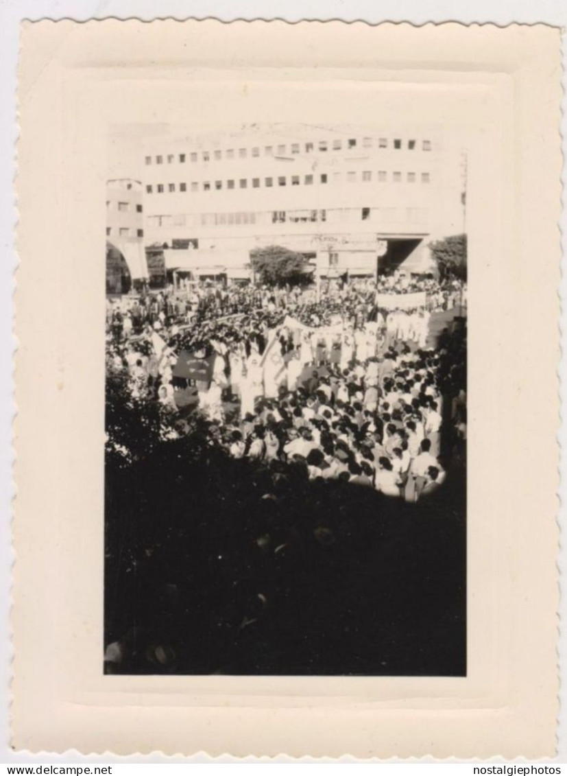 Photo Ancienne Israël ? Judaïca - Manifestation à Identifier, étoile De David, Foule. 1er Mai 1957 (?) - Lieux