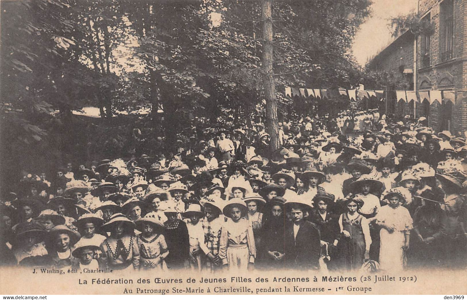 MEZIERES (Ardennes) - Fédération Des Oeuvres De Jeunes Filles - Au Patronage Ste-Marie à Charleville Pendant La Kermesse - Charleville