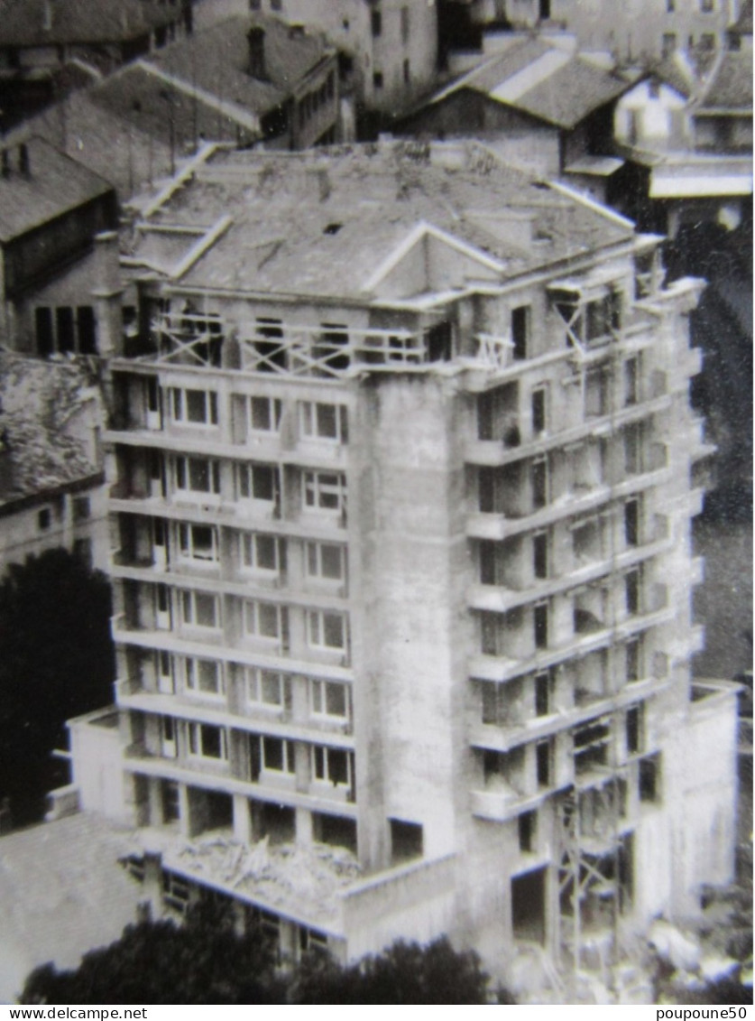 CP 07 Ardèche En Avion Au Dessus De ... AUBENAS Vue Générale Centre Ville - Chantier D'un  Immeuble En Construction 1958 - Aubenas