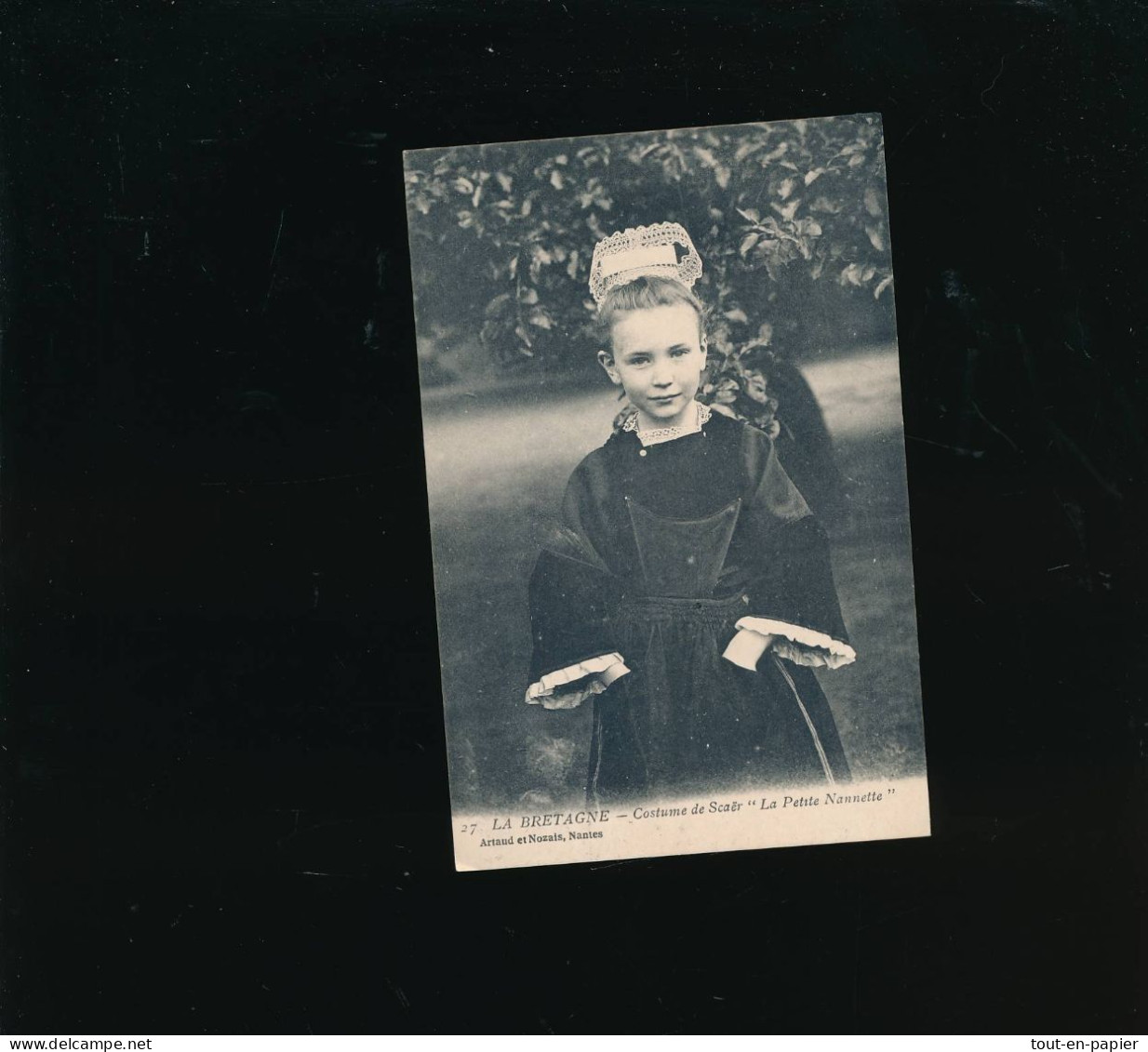 CPA - FOLKLORE Bretagne -  Costume De Scaer - La Petite Nannette - Andere & Zonder Classificatie