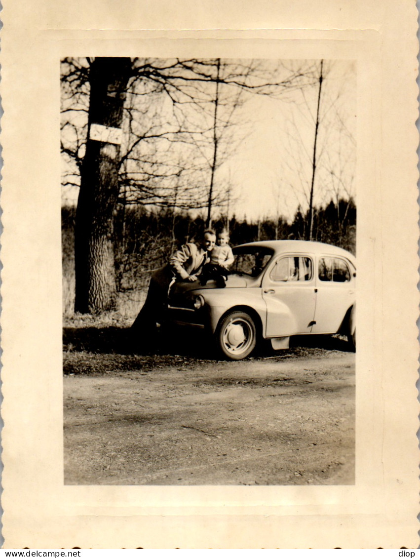 Photographie Photo Vintage Snapshot Amateur Automobile Voiture 4 Chevaux Renault - Automobile