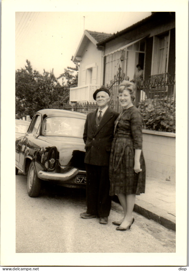 Photographie Photo Vintage Snapshot Amateur Automobile Voiture Couple  - Personas Anónimos