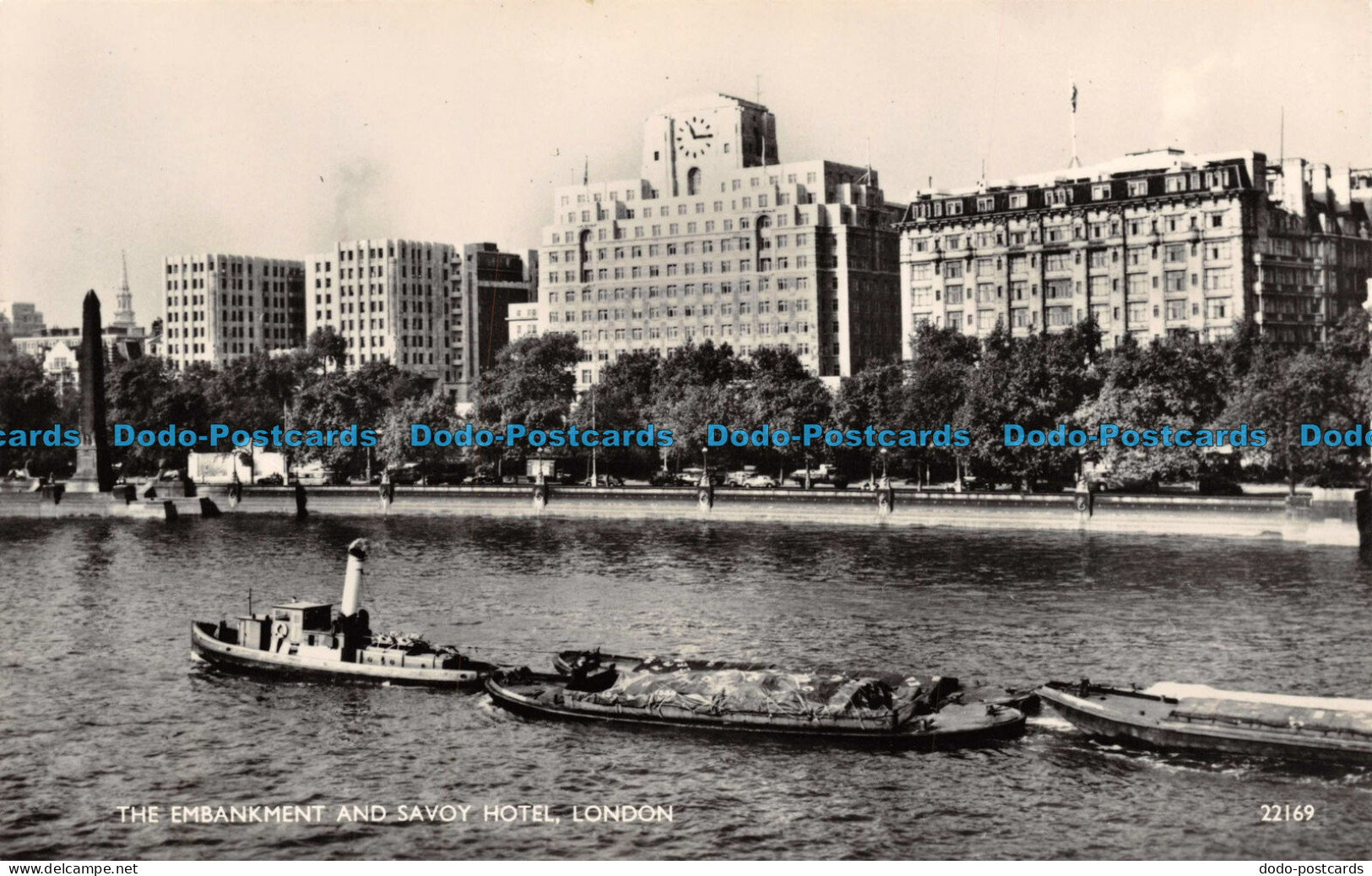 R109555 The Embankment And Savoy Hotel. London. Salmon. No 22169. RP - Sonstige & Ohne Zuordnung