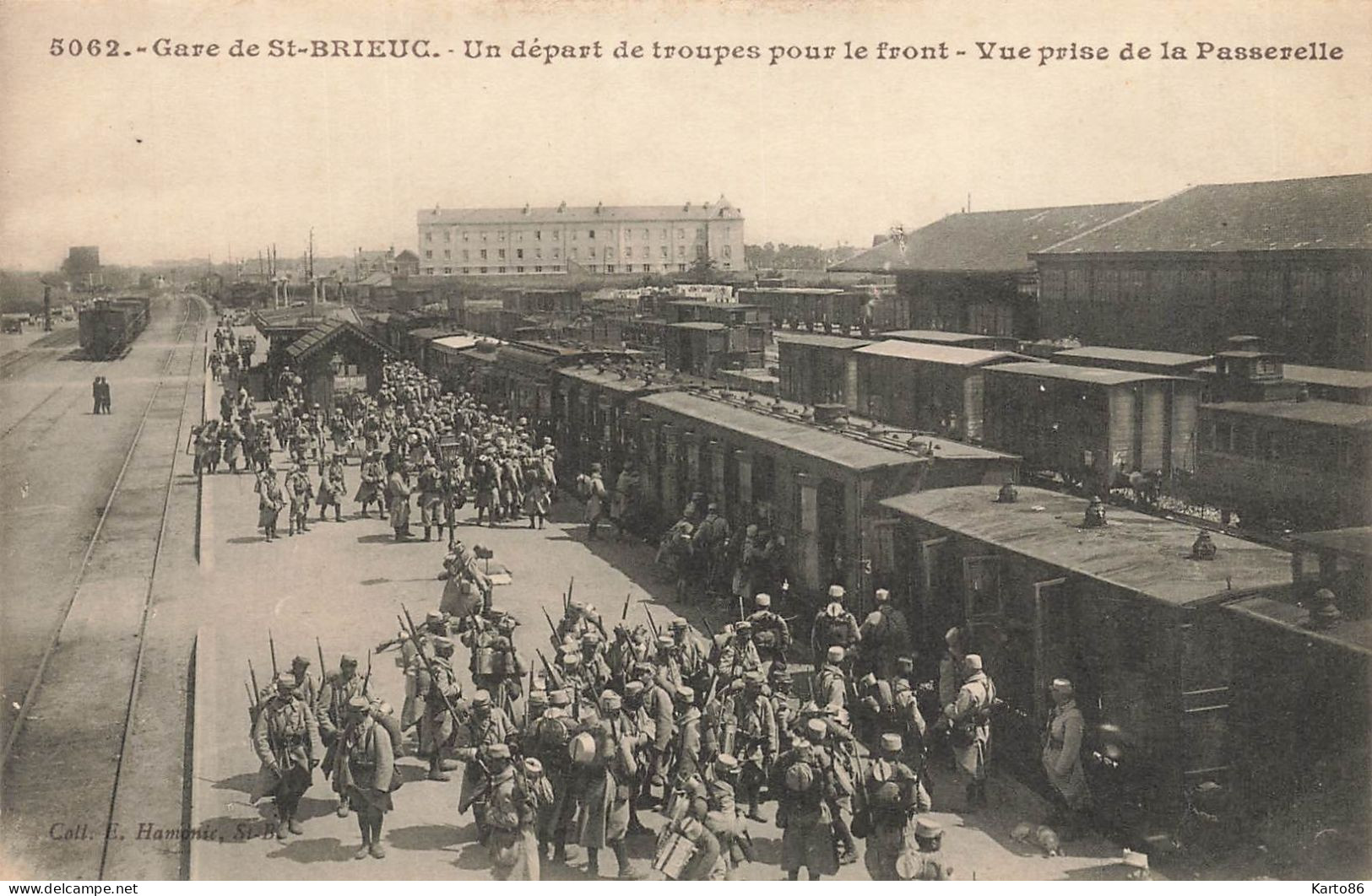 St Brieuc * La Gare , Un Départ De Troupes Pour Le Front , Vue Prise De La Passerelle * Ligne Chemin De Fer Ww1 Guerre - Saint-Brieuc