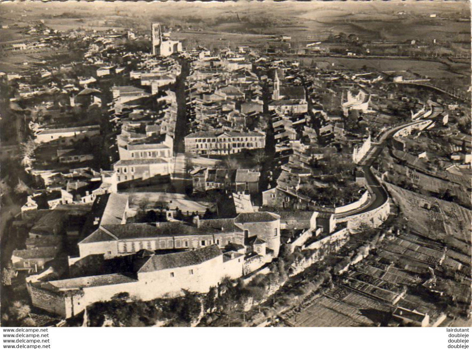 D32  LECTOURE  Vue Aérienne Générale "prise De L'Hopital "  ............. Titre Un Peu Bizarre - Lectoure