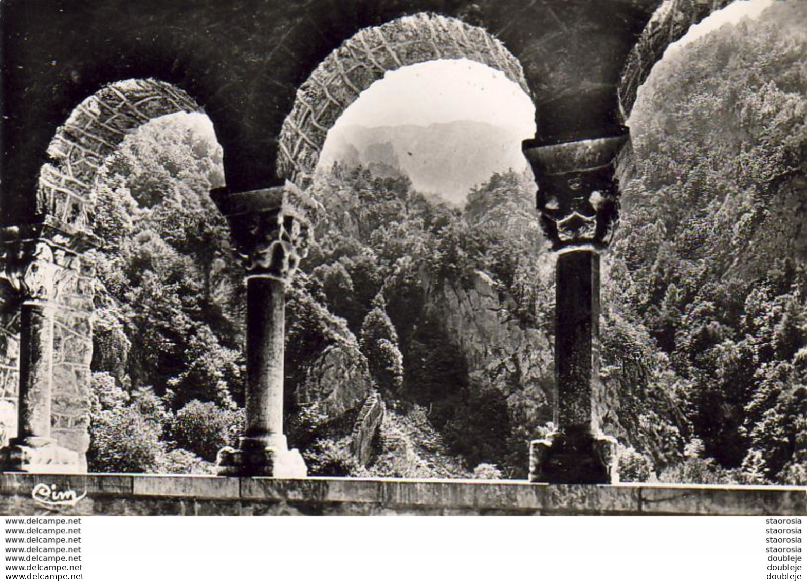 D66  ABBAYE DE ST MARTIN DU CANIGOU Vue Sur La Montagne Des Galeries De L'Abbaye - Autres & Non Classés