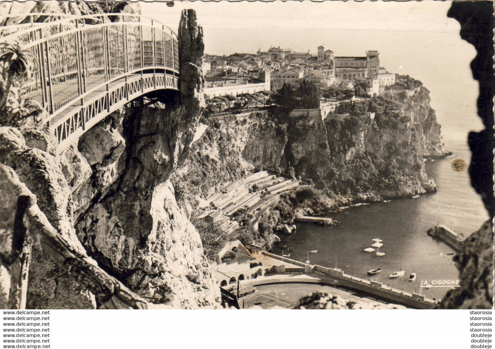 MONACO  Le Rocher De Monaco Et Le Stade Louis II. Vue Prise Du Jardin Exotique - Monte-Carlo