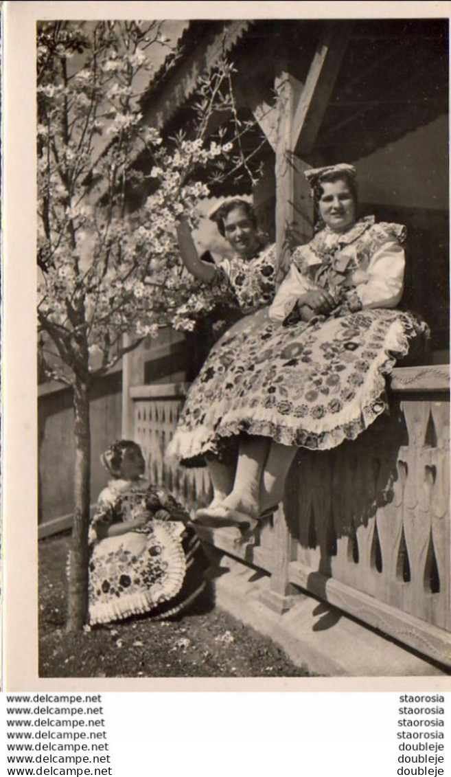 HONGRIE  Girls From  Kalocsa - Hongrie