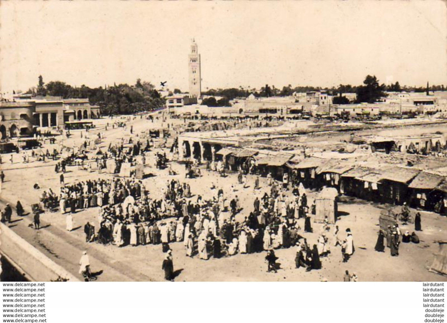 MAROC  MARRAKECH  Place Djemaa El Fna   ..... - Marrakech