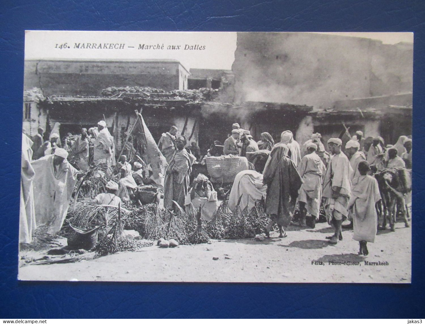 CPA CARTE POSTALE  - MARRAKECH    ( MAROC  ) - LE MARCHÉ AUX DATTES - Marrakech