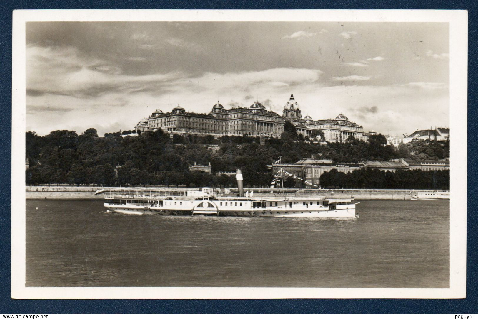 Hongrie. Budapest. Palais Royal. Bateau De Touristes Sur Le Danube. 1936 - Hongrie