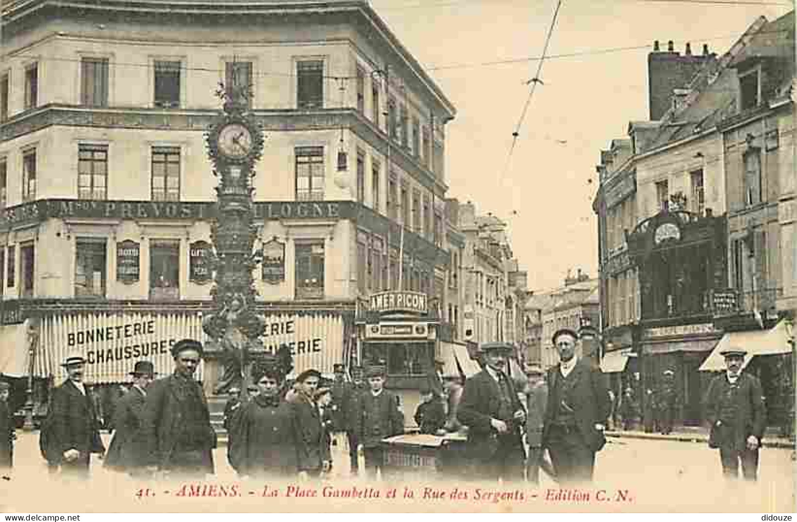 80 - Amiens - La Place Gambetta Et La Rue Des Sergents - Animée - CPA - Voir Scans Recto-Verso - Amiens