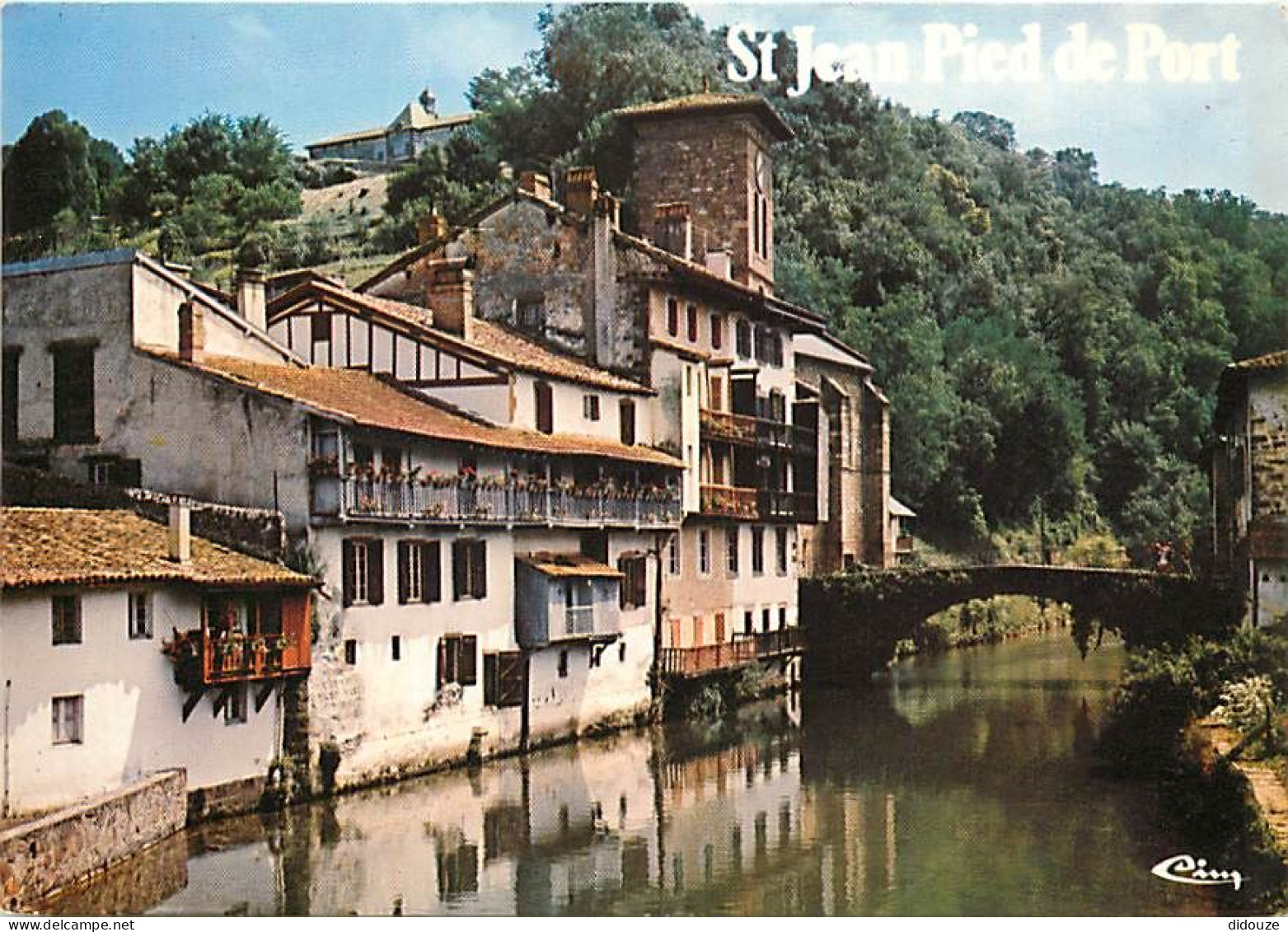 64 - Saint Jean De Pied De Port - Vieilles Maisons Et L'église Forteresse - Sur Les Bords De La Nive Avec Le Pont D'Espa - Saint Jean Pied De Port