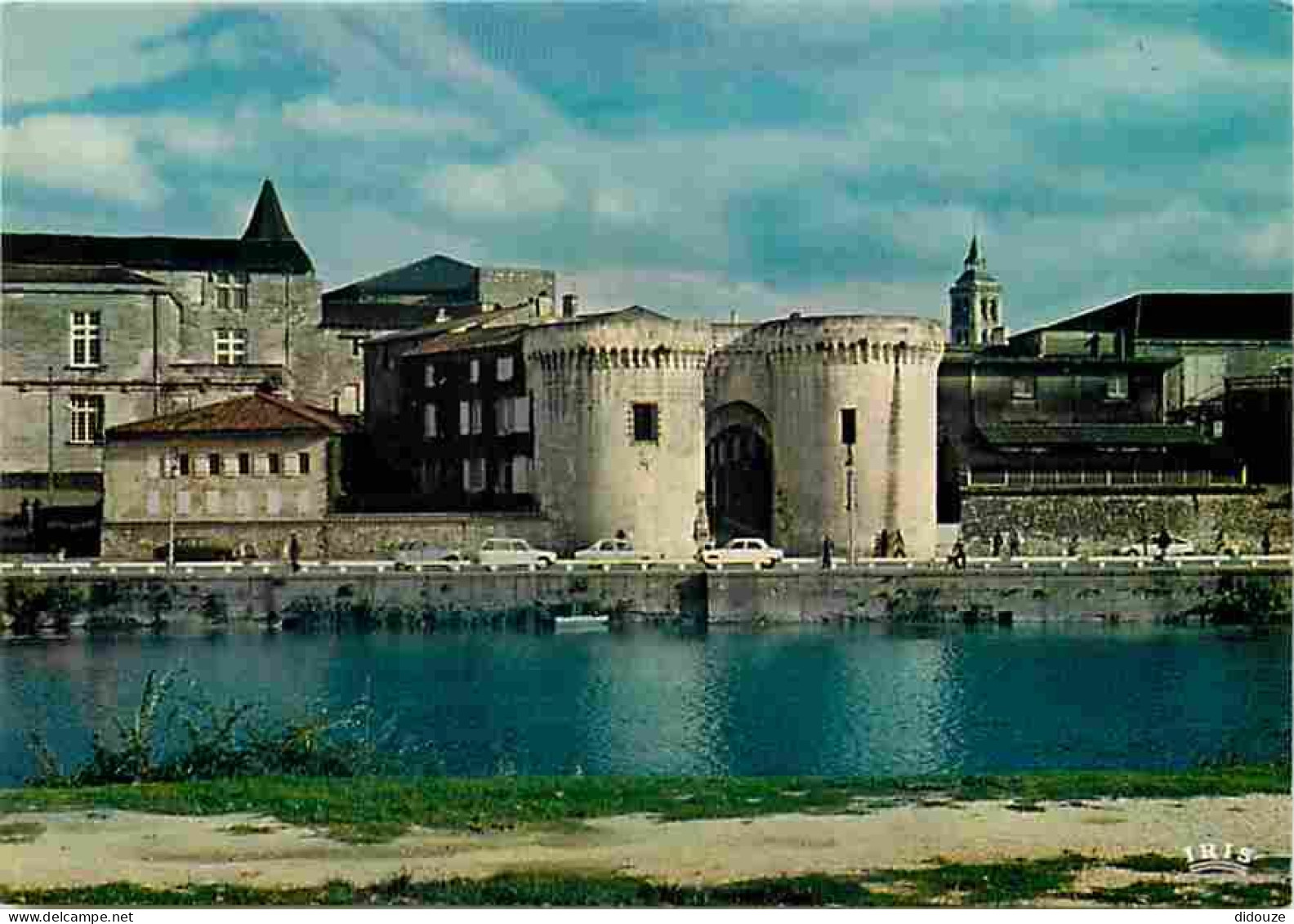 16 - Cognac - Les Vieilles Tours - La Porte St-Jacques - Automobiles - Carte Neuve - CPM - Voir Scans Recto-Verso - Cognac