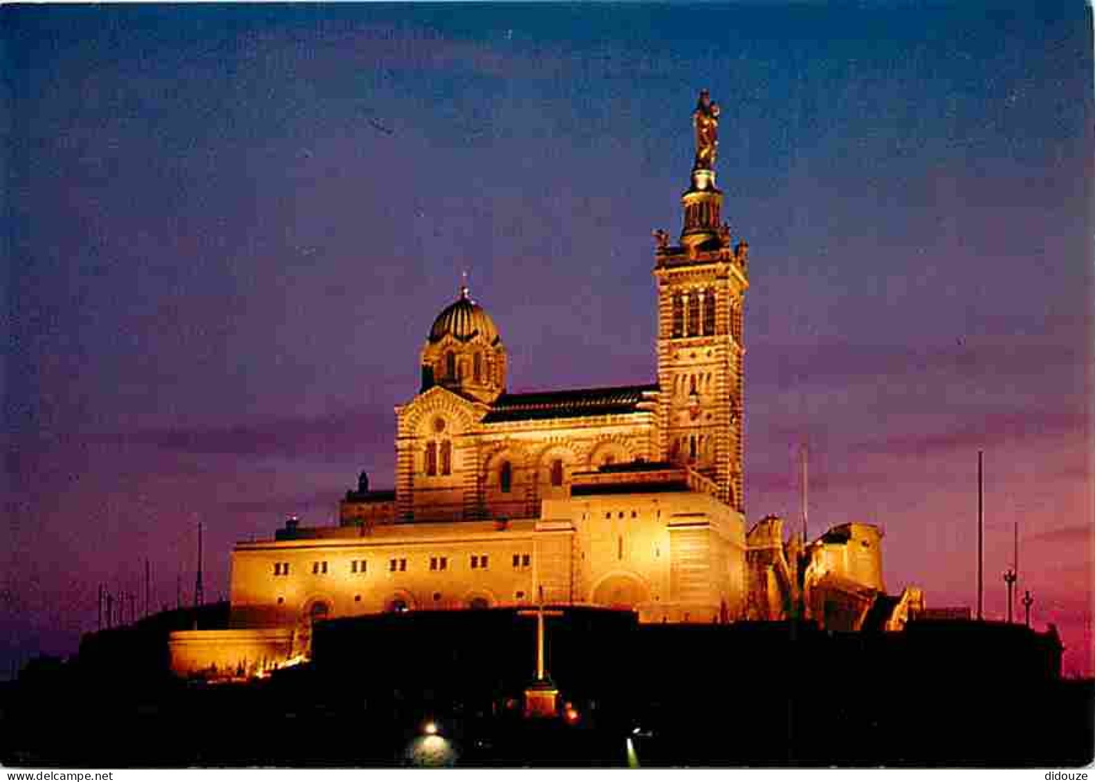 13 - Marseille - Notre Dame De La Garde - Vue De Nuit - CPM - Voir Scans Recto-Verso - Notre-Dame De La Garde, Lift En De Heilige Maagd