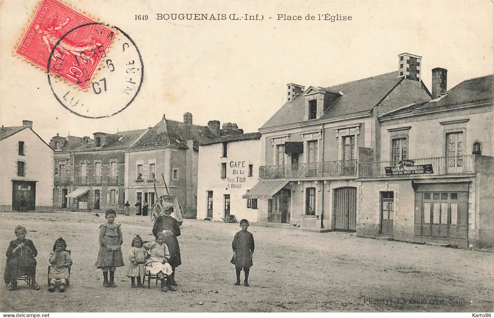 Bouguenais * Place De L'église * 1907 * Café De La Vieille Tour DOUAUD * Enfants Villageois - Bouguenais