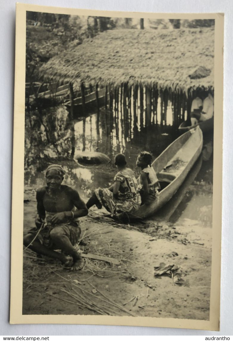 à Identifier Carte Photo - Femme Et 2 Enfants Dans Une Barque -certainement Afrique - Zu Identifizieren