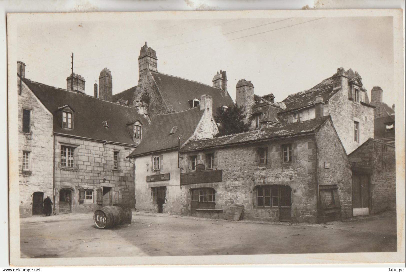 Quimper 29  Belle Carte Glacée Non Circulée La Place Au Berre Du Pot  Café - Quimper