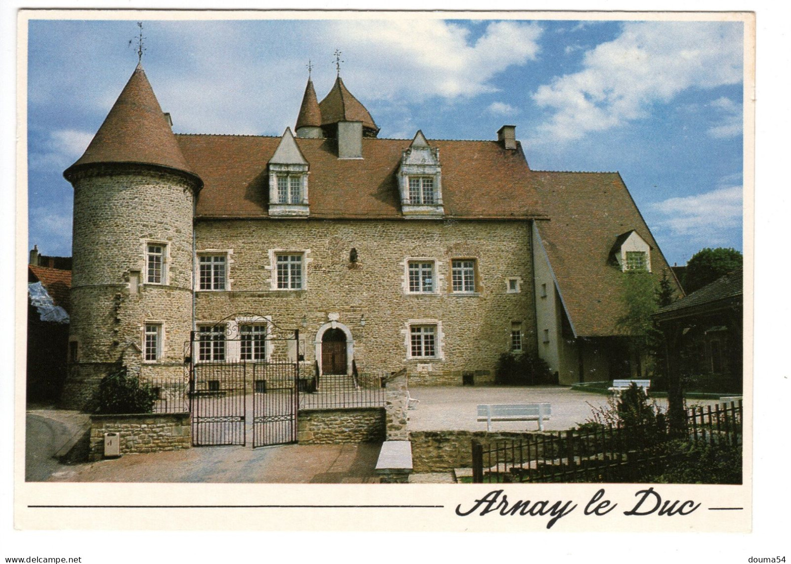 ARNAY LE DUC (21) - Le Château Des Princes De Condé - Arnay Le Duc