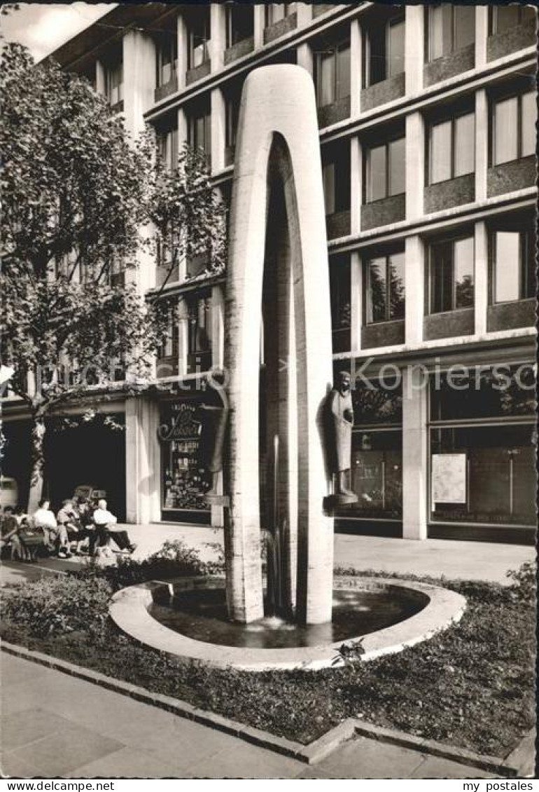 72200402 Koeln Rhein Brunnen Vor Stadtsparkasse Koeln Rhein - Köln