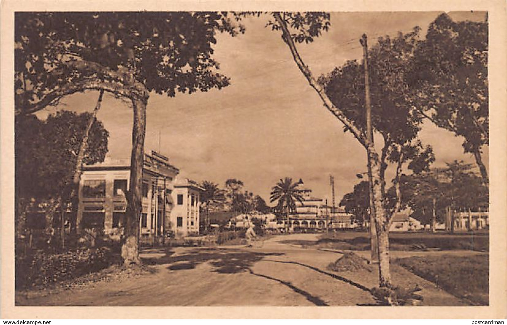 Cameroun - DOUALA - Palais De Justice Et Pagode - Ed. Goethe 3022 - Kamerun