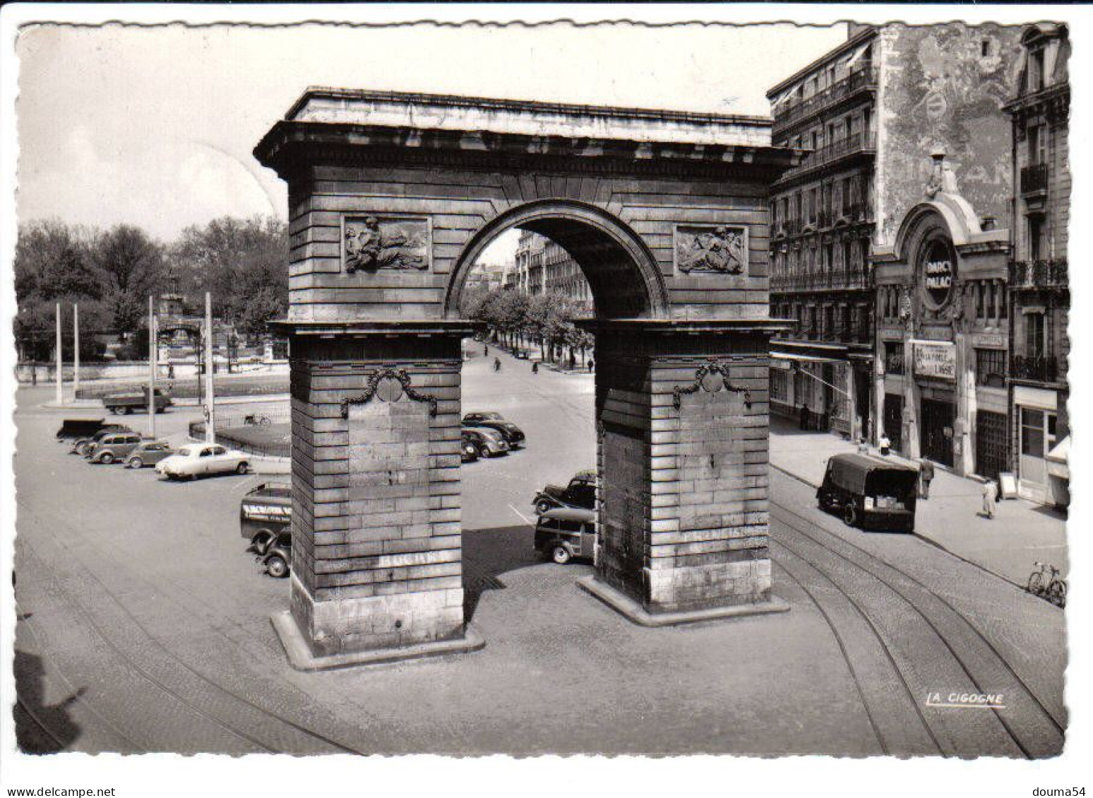 DIJON (21) - Porte Guillaume Et Place Darcy (Cinéma Darcy Palace) - Dijon