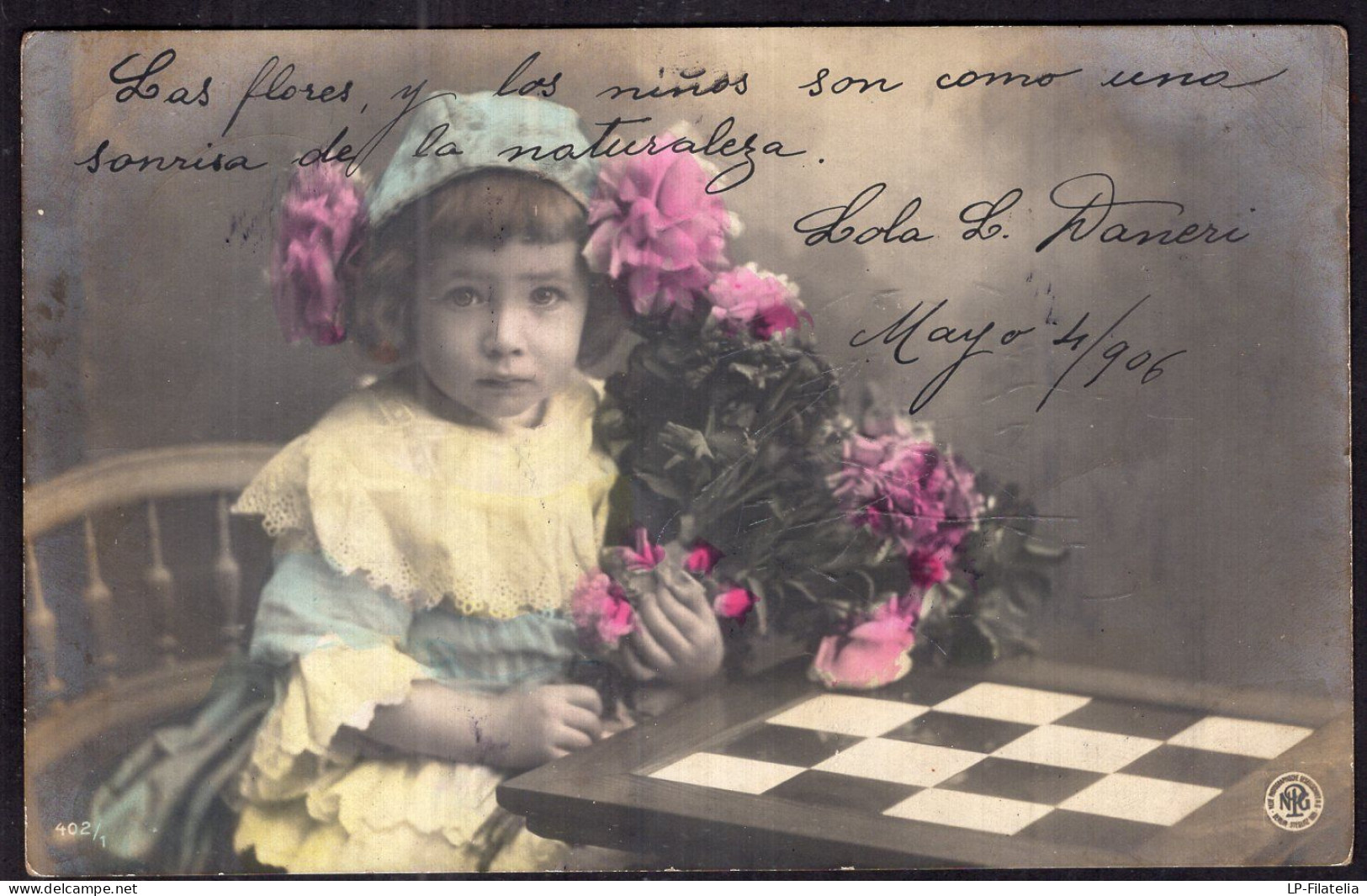 Argentina - 1906 - Children - Colorized - Little Girl Holding Flowers - Portraits