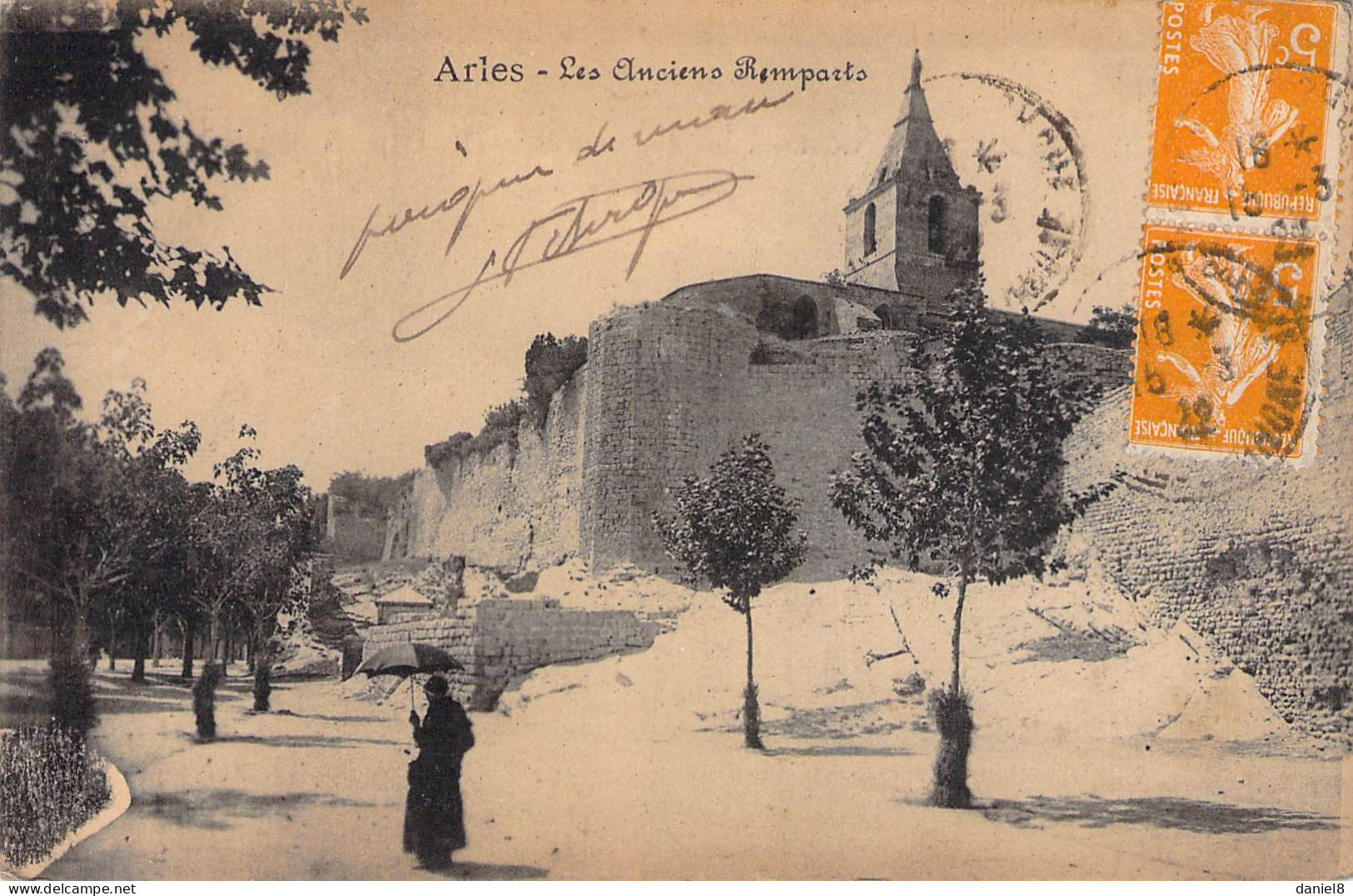 ARLES  - Les Anciens Remparts - Arles