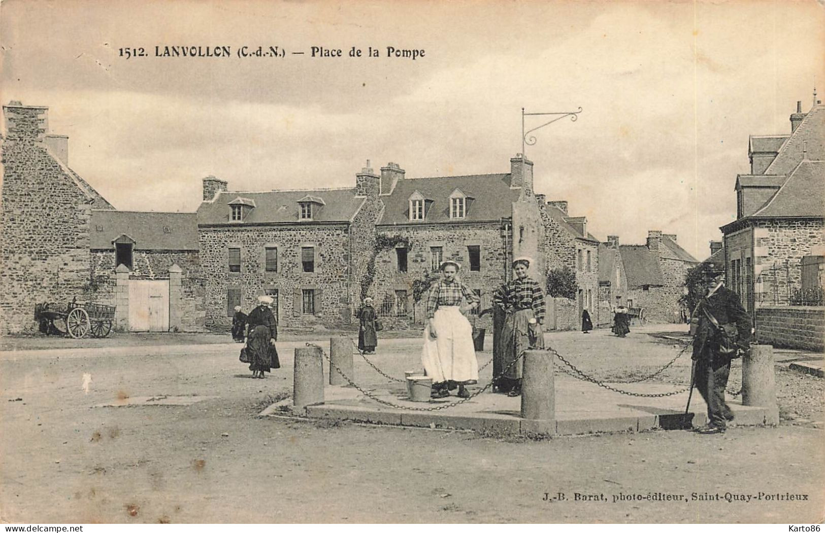 Lanvollon * Place De La Pompe * Villageois Facteur ? - Lanvollon