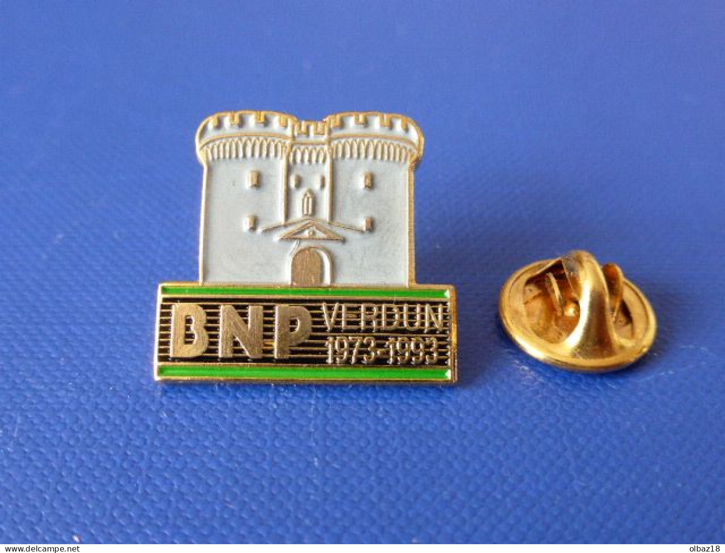 Pin's Banque BNP - Verdun 1973 1993 - La Porte Chaussée (HA37) - Banques