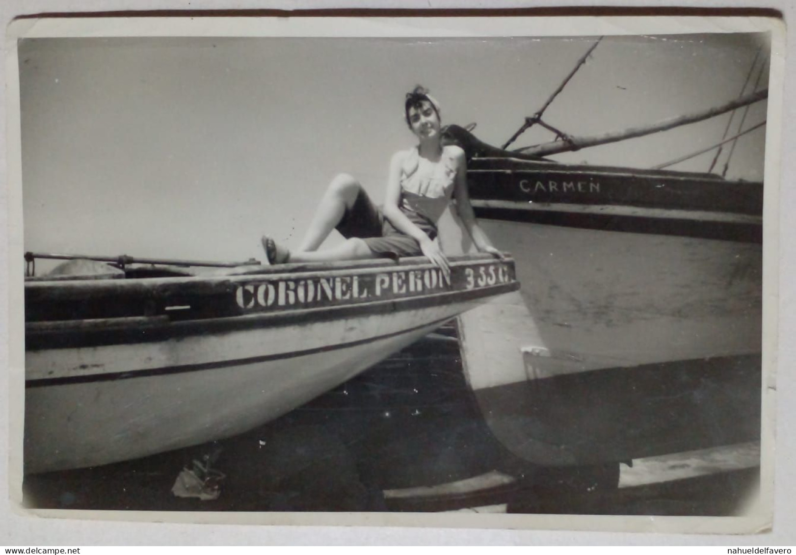 PH - Femme à Bord D'un Bateau Appelé "Coronel Perón". - Personnes Anonymes