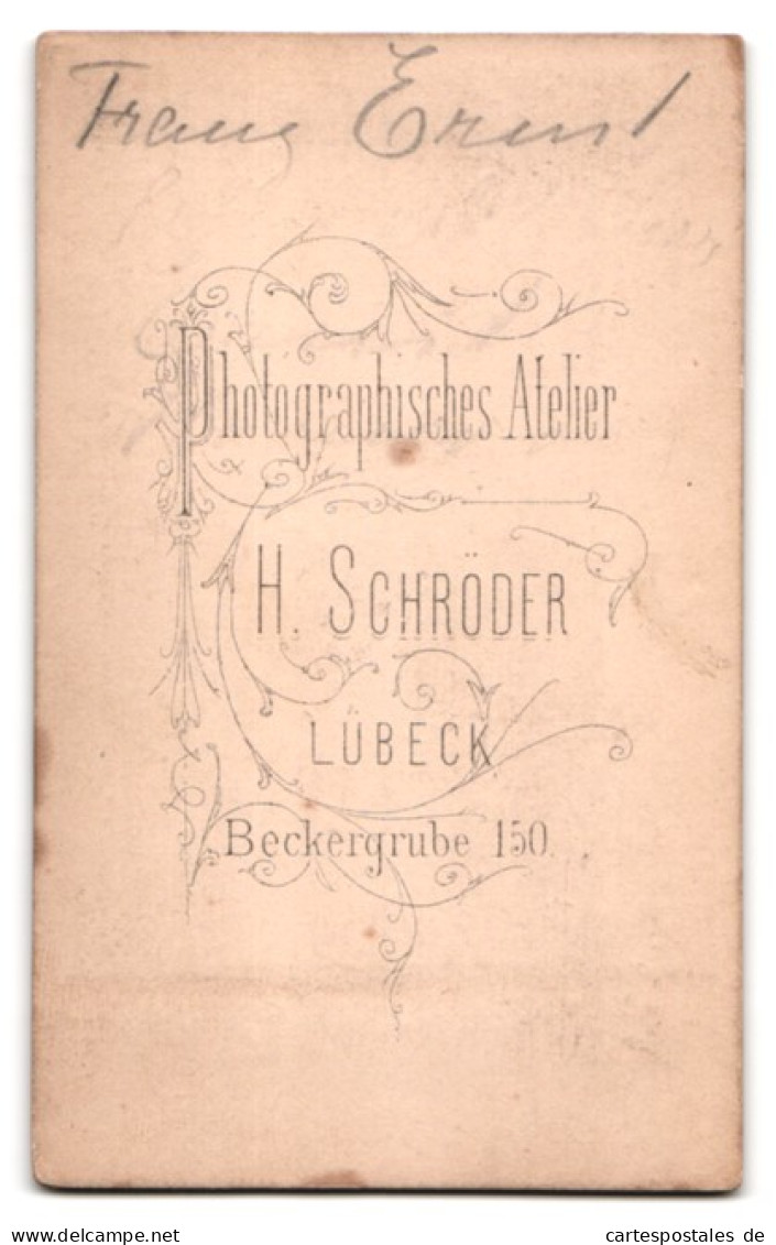 Fotografie H. Schröder, Lübeck, Beckergrube 150, Portrait Kleines Mädchen Im Weissen Kleid  - Personnes Anonymes