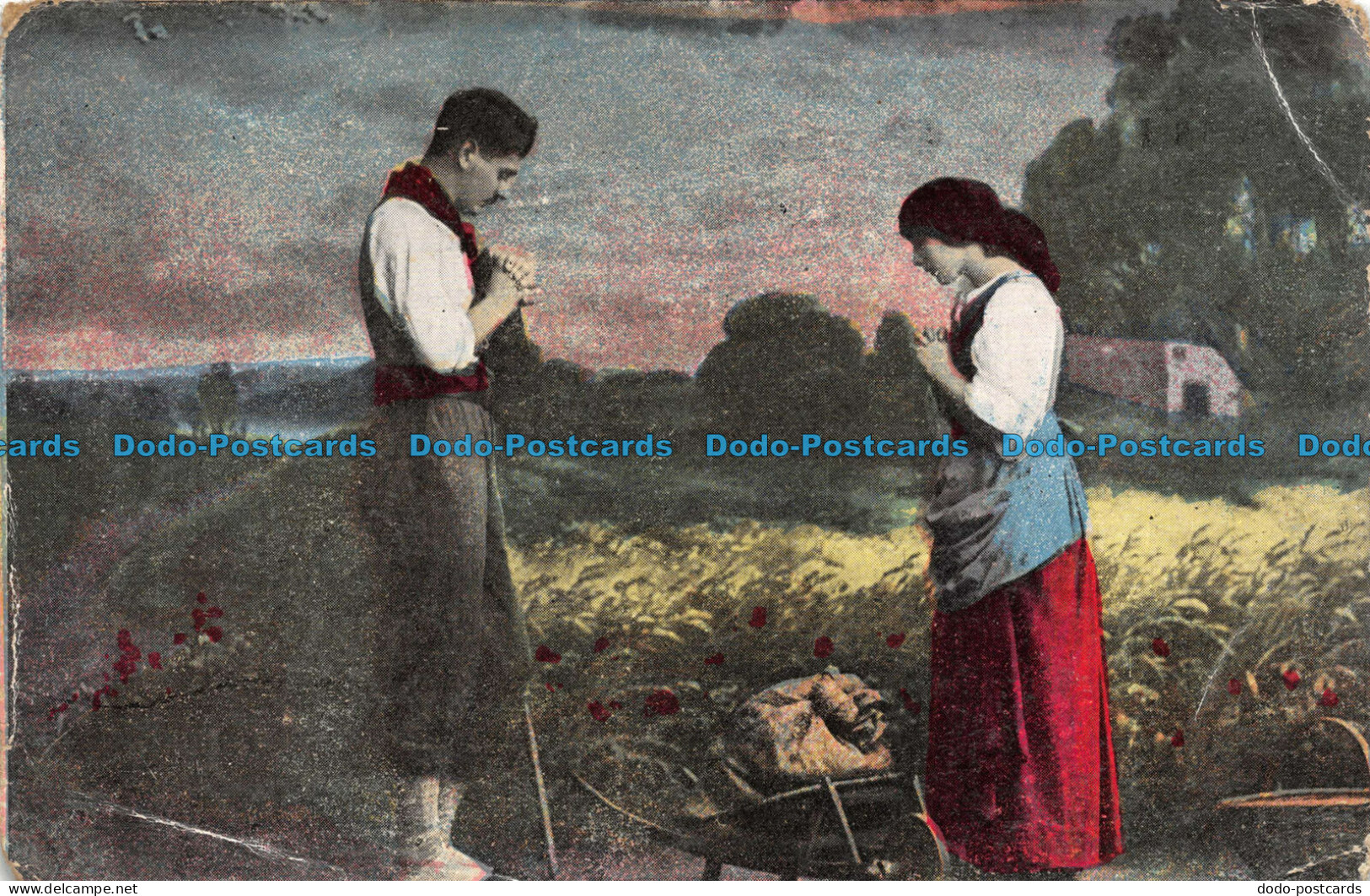 R111197 Old Postcard. Woman With Man Praying At The Fields - Welt