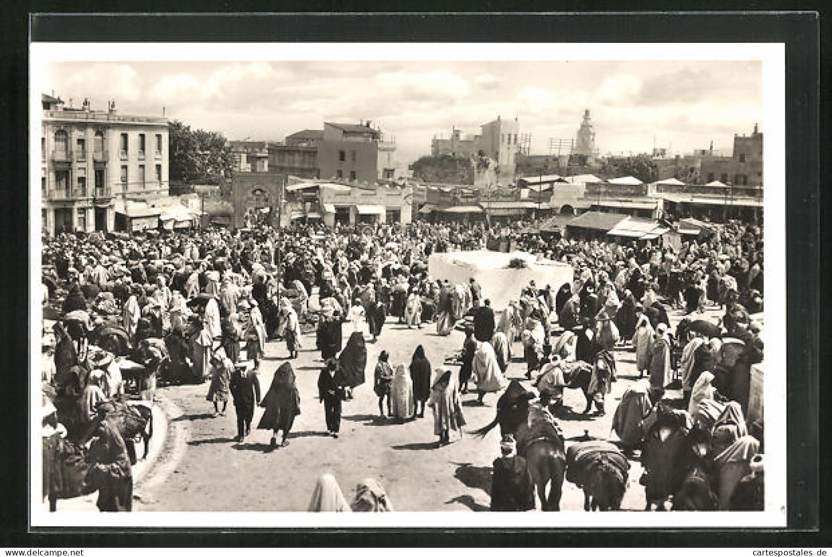 CPA Tanger, Grosser Platz Avec Menschenmenge  - Tanger