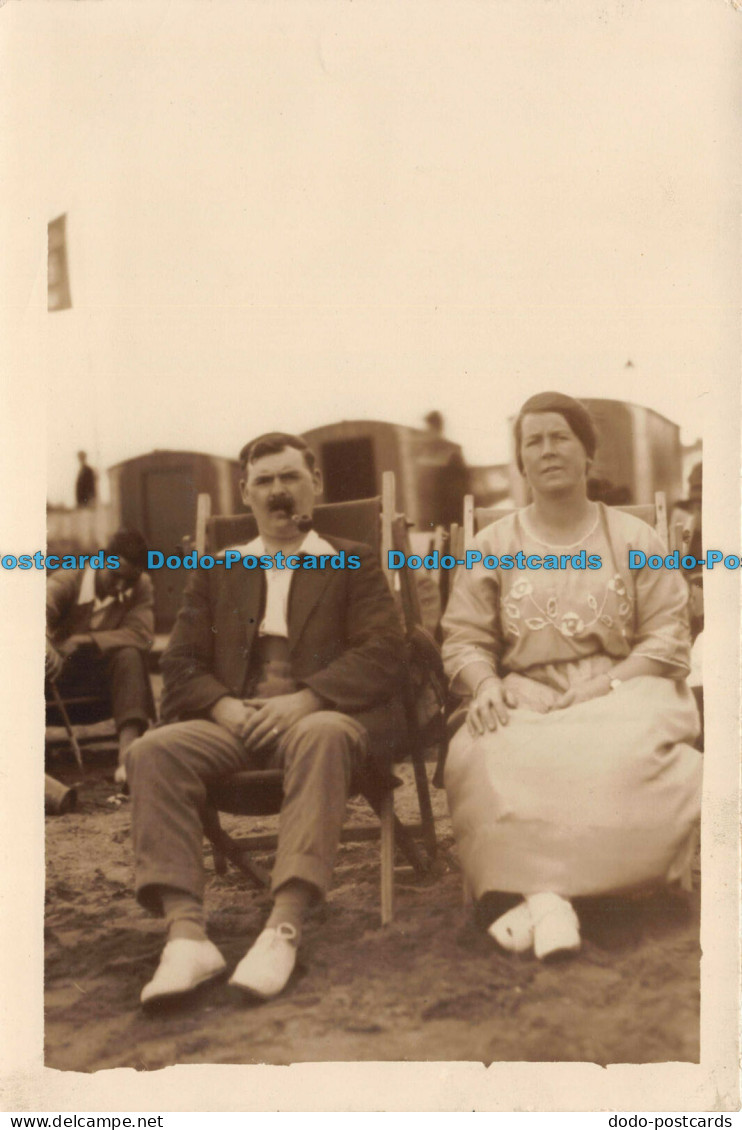 R111381 Old Postcard. Woman And Man - Welt