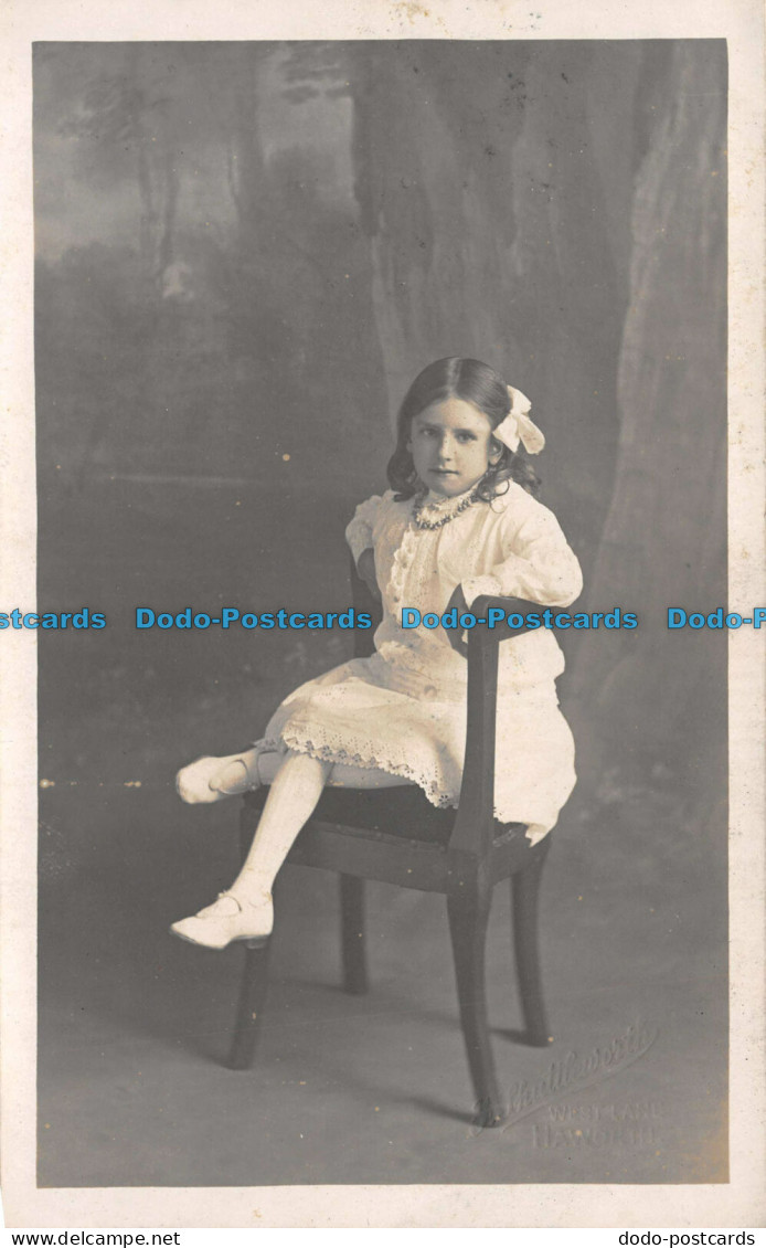 R111388 Old Postcard. Girl In White Dress - Welt