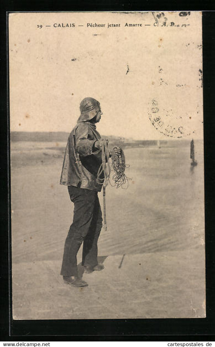 CPA Calais, Pecheur Jetant Amarre, Pêcheur Am Meer  - Calais