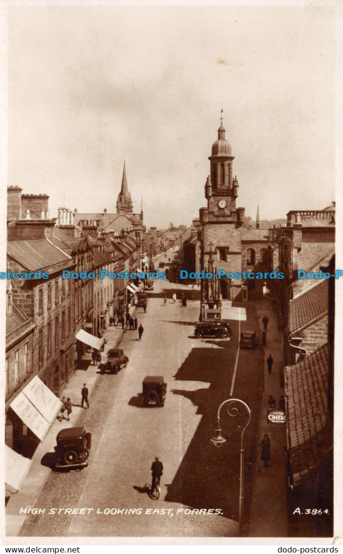 R111483 High Street Looking East. Forres. Valentine. No A.3864. RP - Wereld