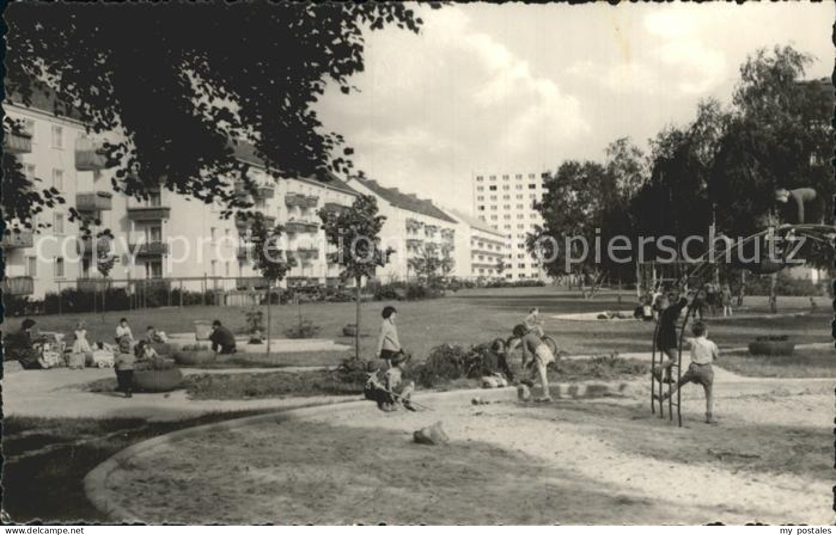 72187647 Ludwigsfelde Neubauten Spielplatz Potsdamer Strasse Ludwigsfelde - Ludwigsfelde