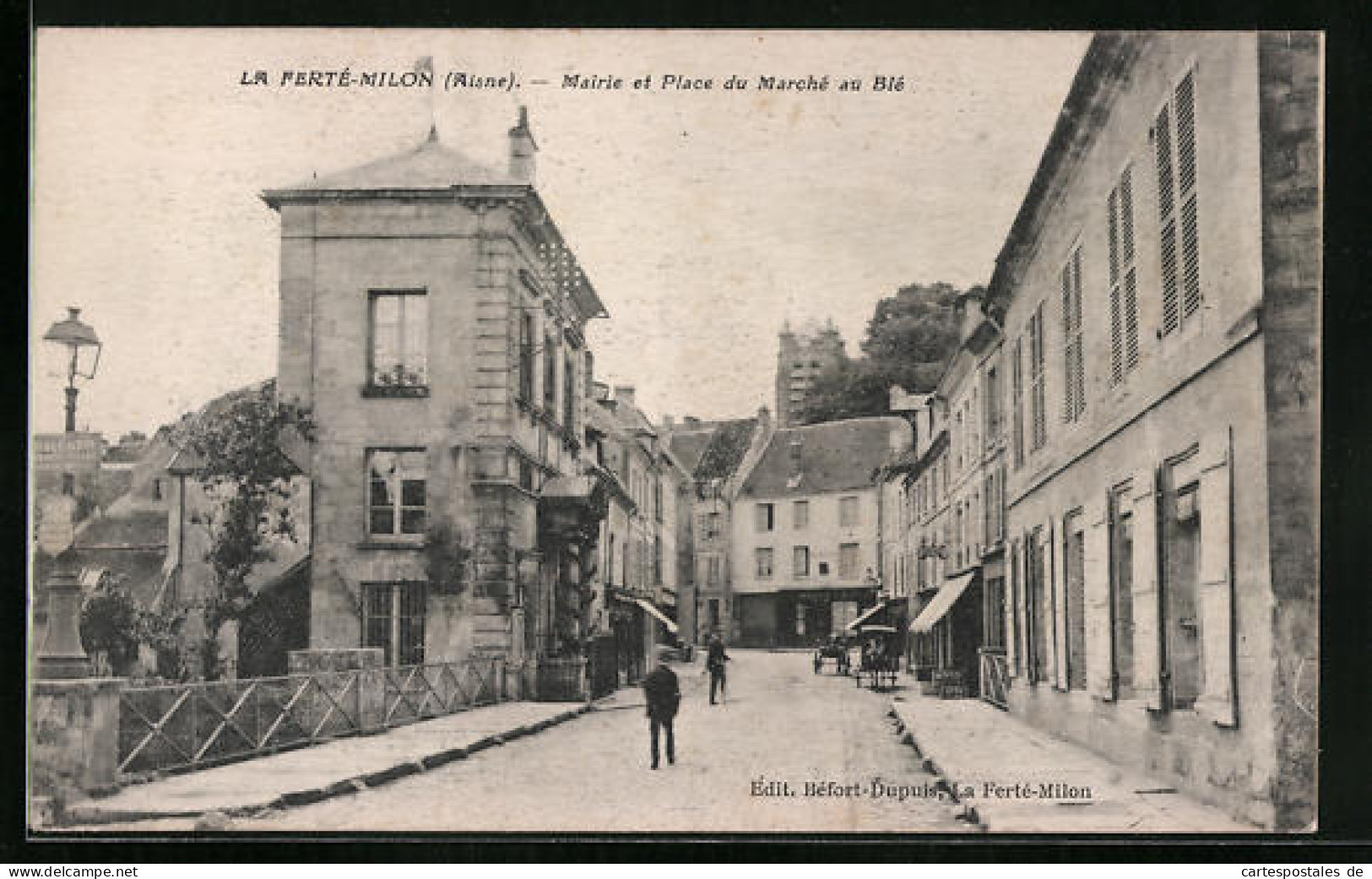 CPA La Ferté-Milon, Mairie Et Place Du Marché Au Blé  - Other & Unclassified