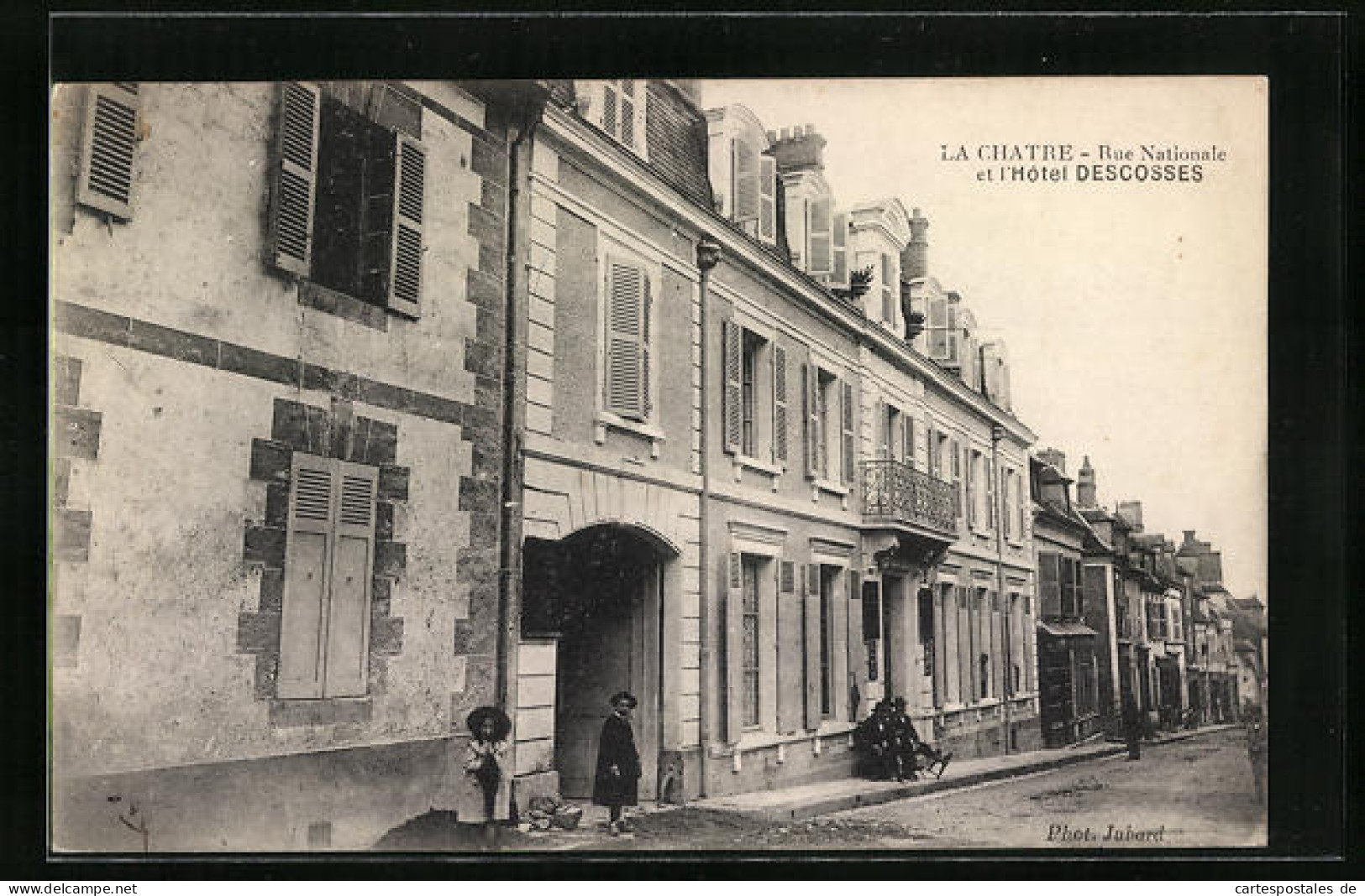 CPA La Chartre, Rue Nationale Et L`Hôtel Descosses  - Autres & Non Classés