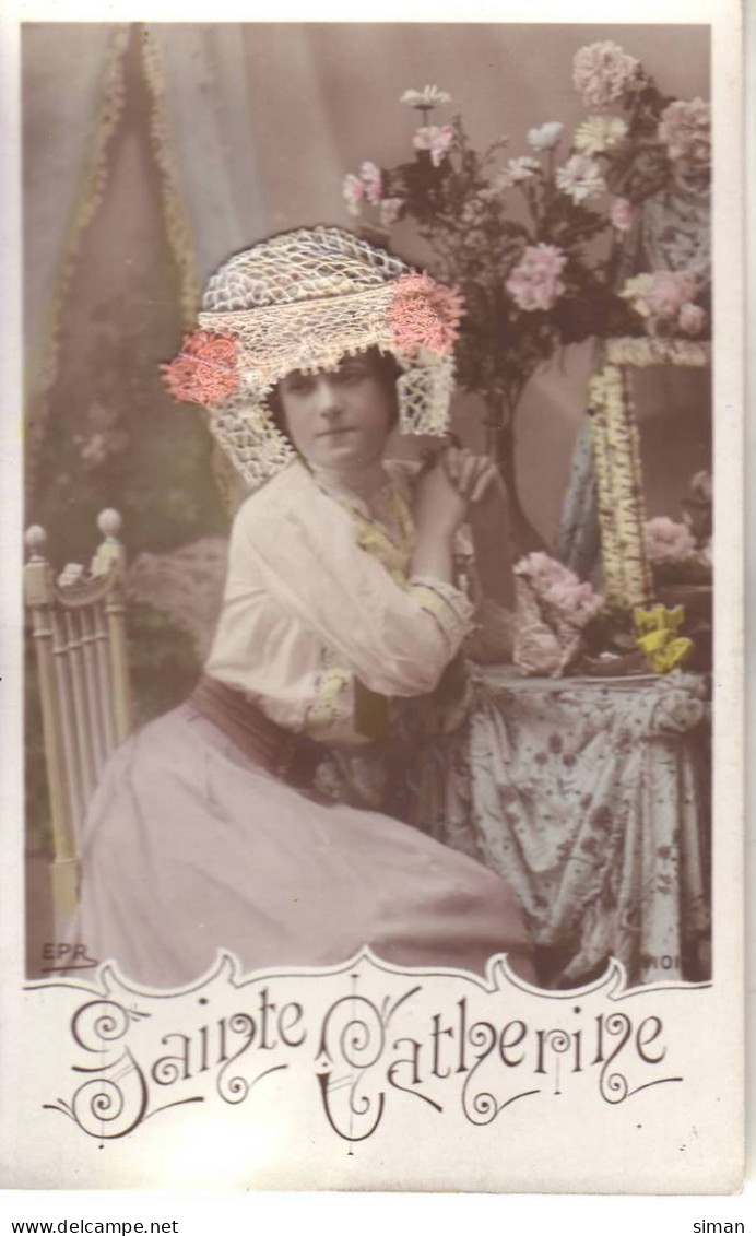 N°20652 - Sainte Catherine - Femme Avec Bonnet En Dentelle - Sint Catharina