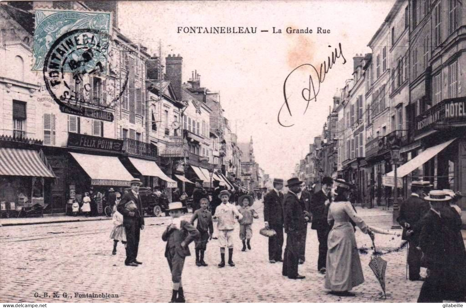77 - Seine Et Marne -  FONTAINEBLEAU -  La Rue Grande - Fontainebleau